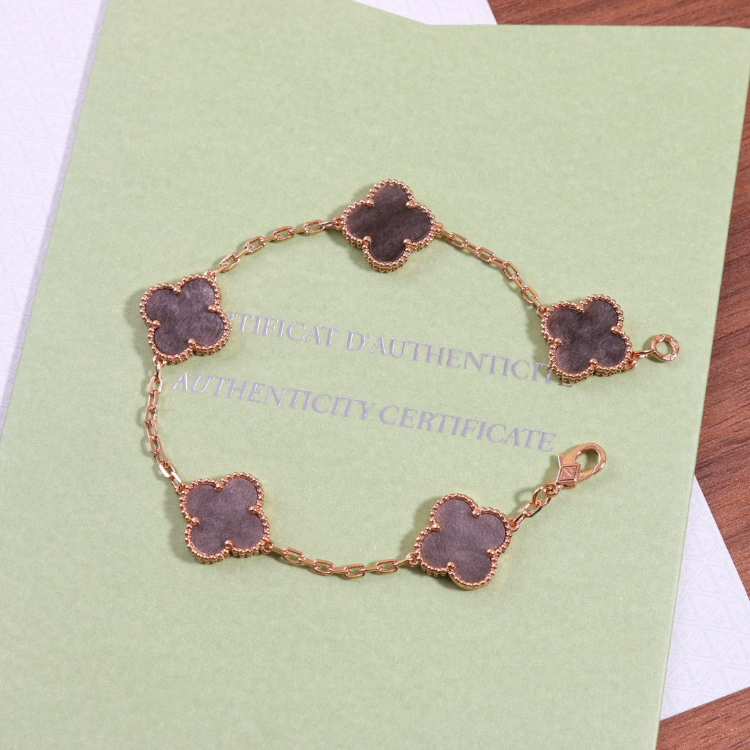 Accessories Necklaces — 1ece810f angle 1