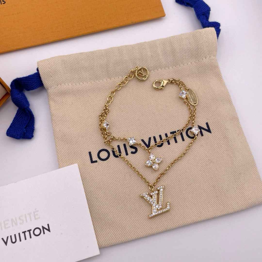 Accessories Necklaces — 7c1cd94b angle 1