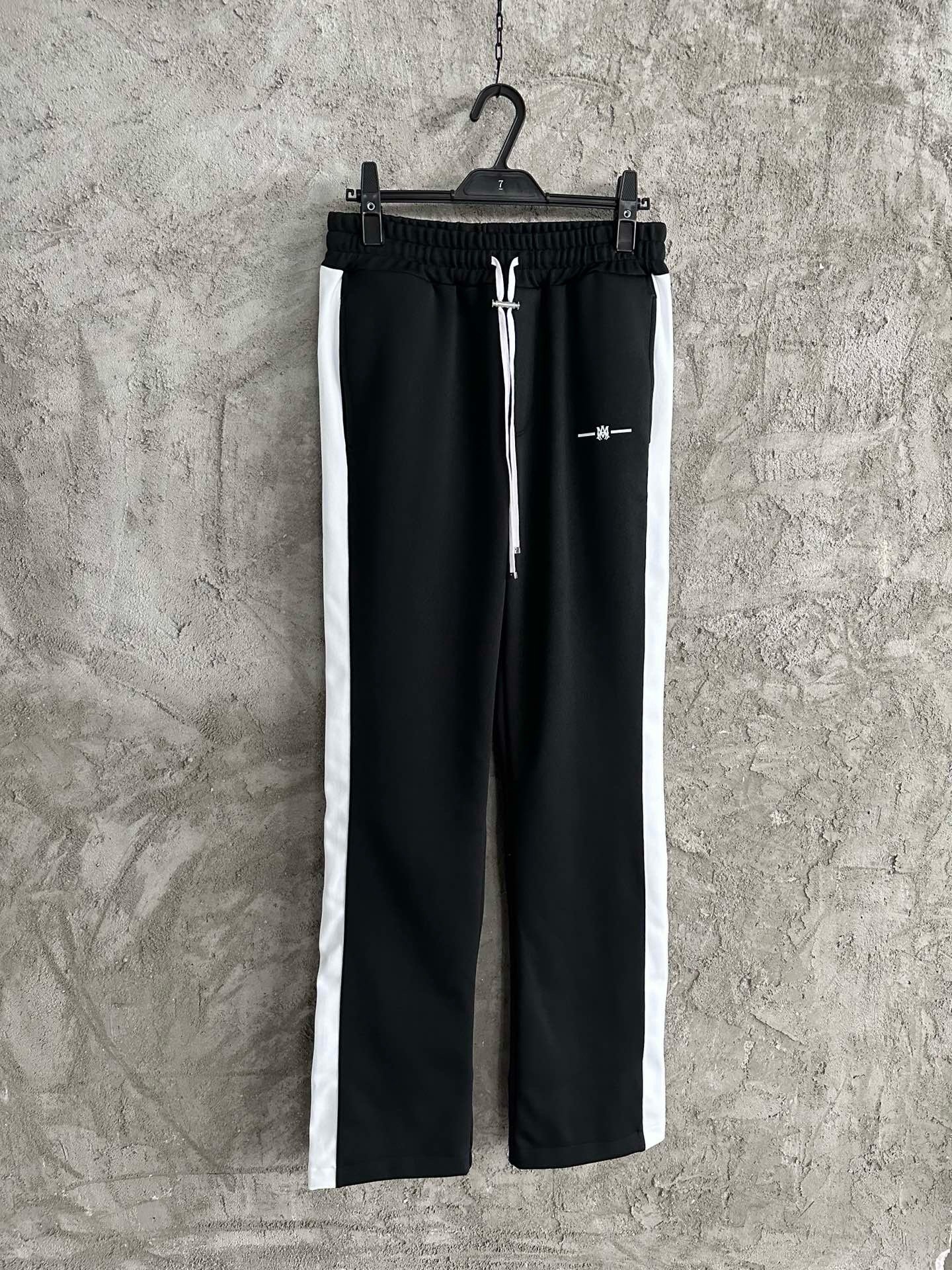 Amiri Hoodie — f00c0843 angle 1