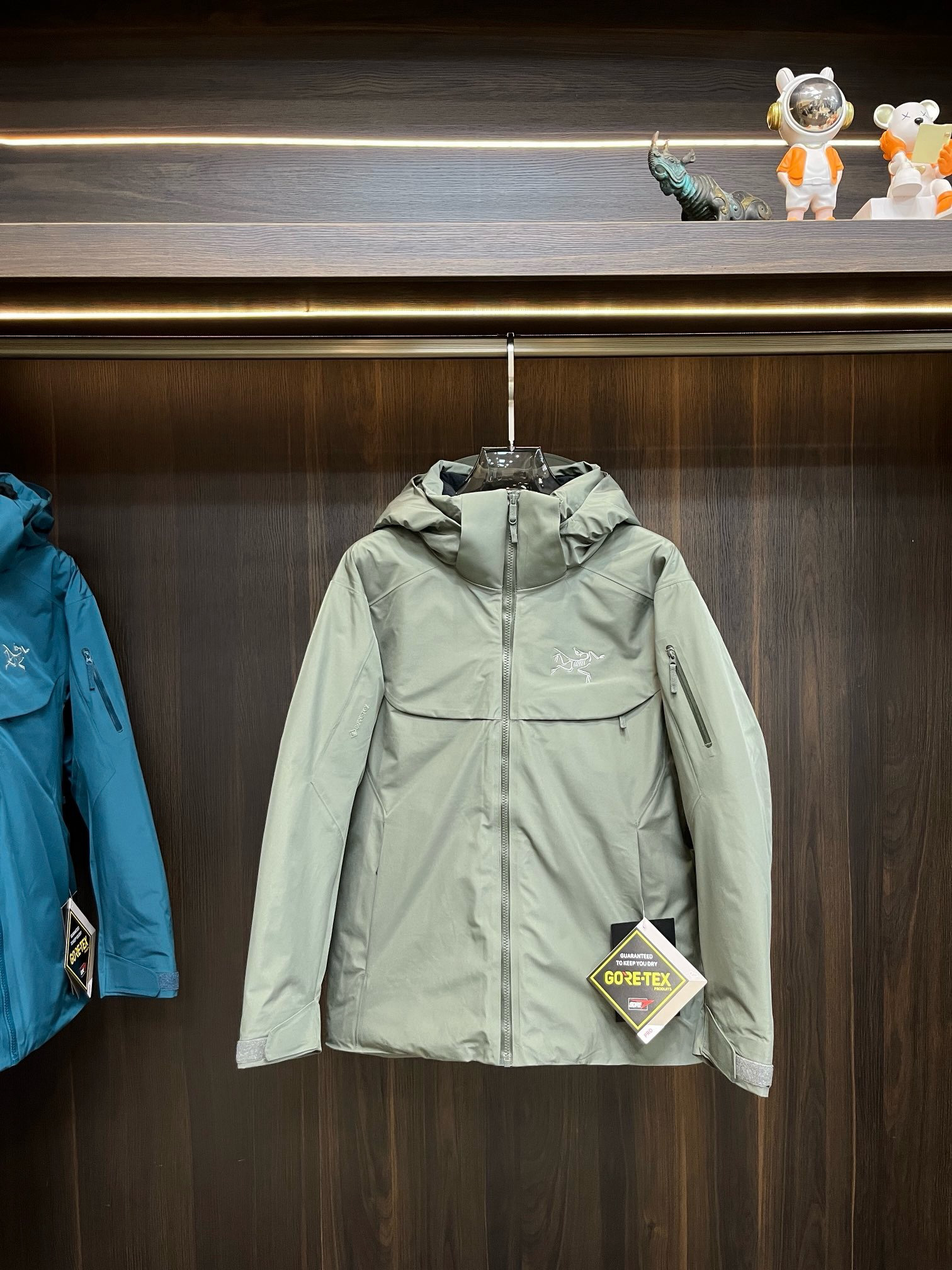Arc'teryx Hoodie — 26f0a1e2 angle 1