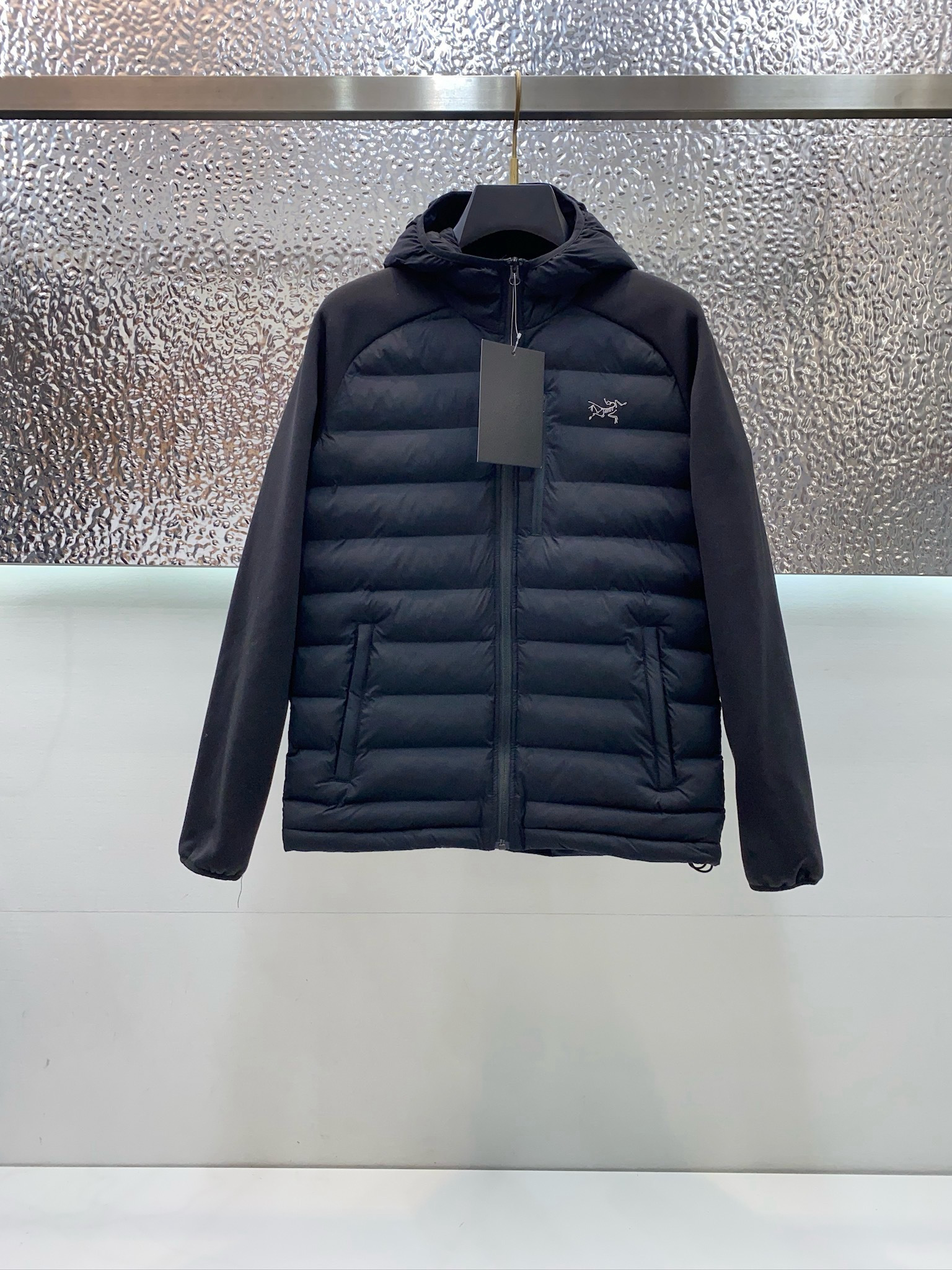 Arc'teryx Hoodie — 2ebb521f angle 1