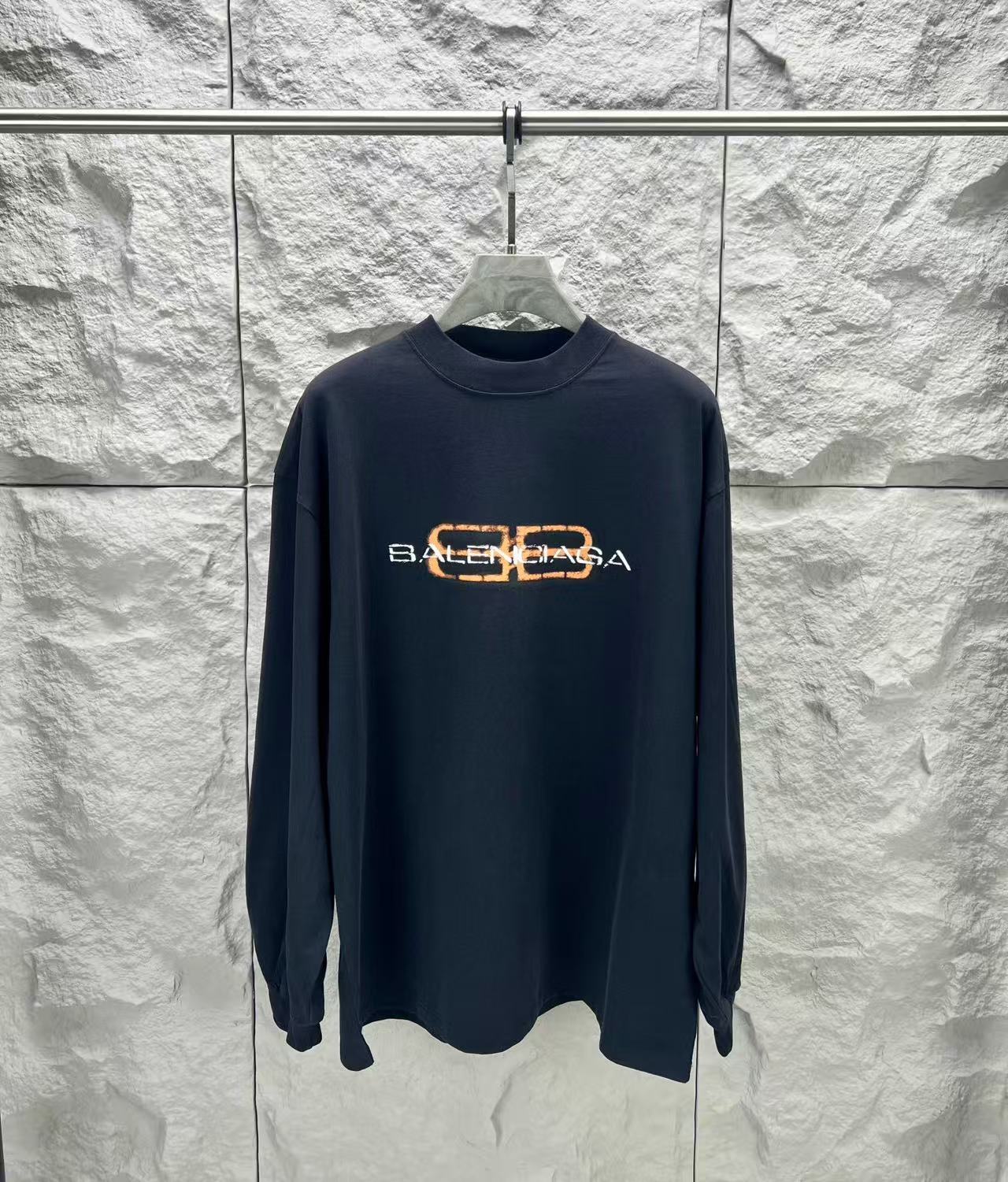 Balenciaga Hoodie — 0a866147 angle 1