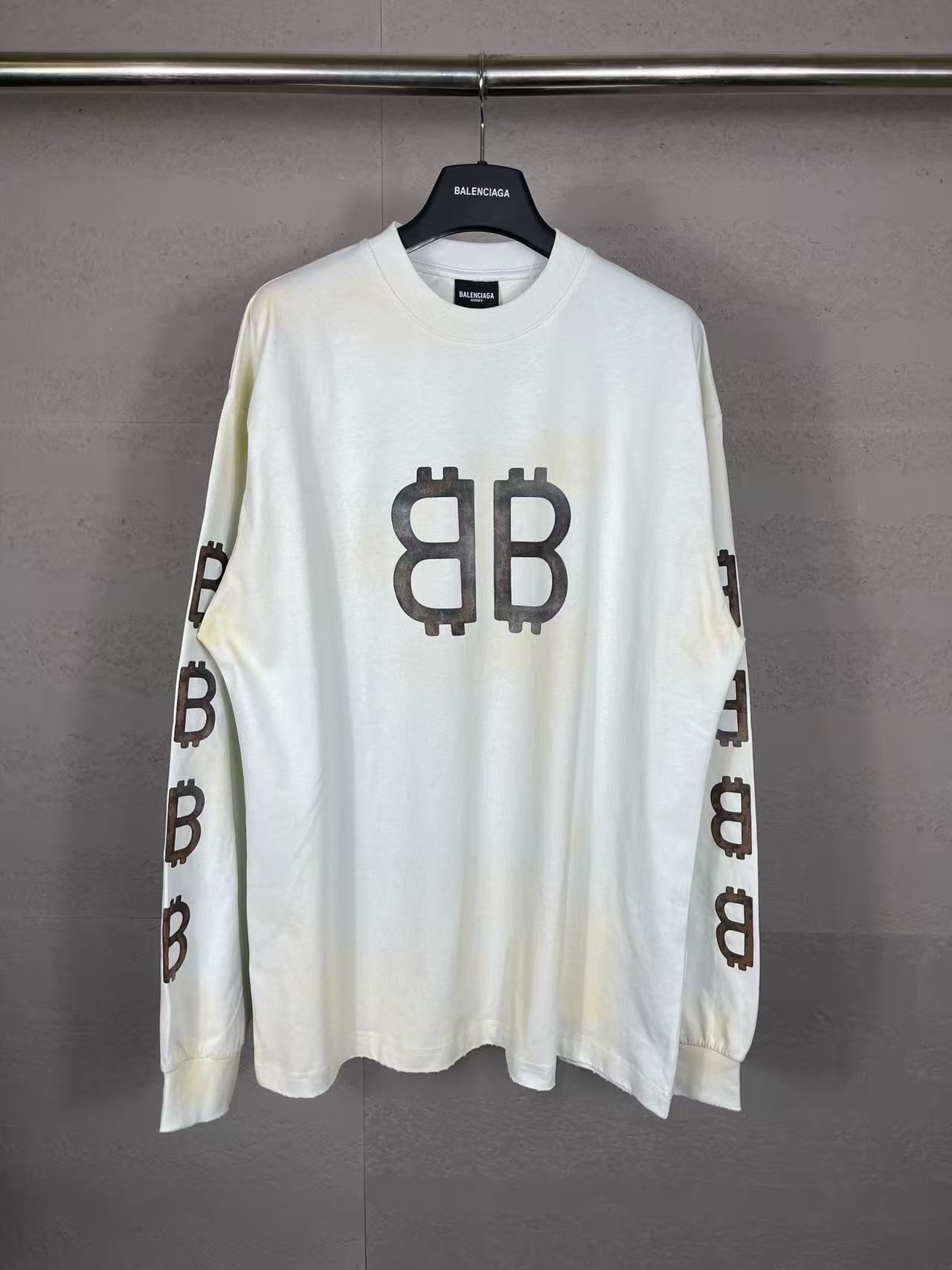 Balenciaga Hoodie — 3b86fd42 angle 1
