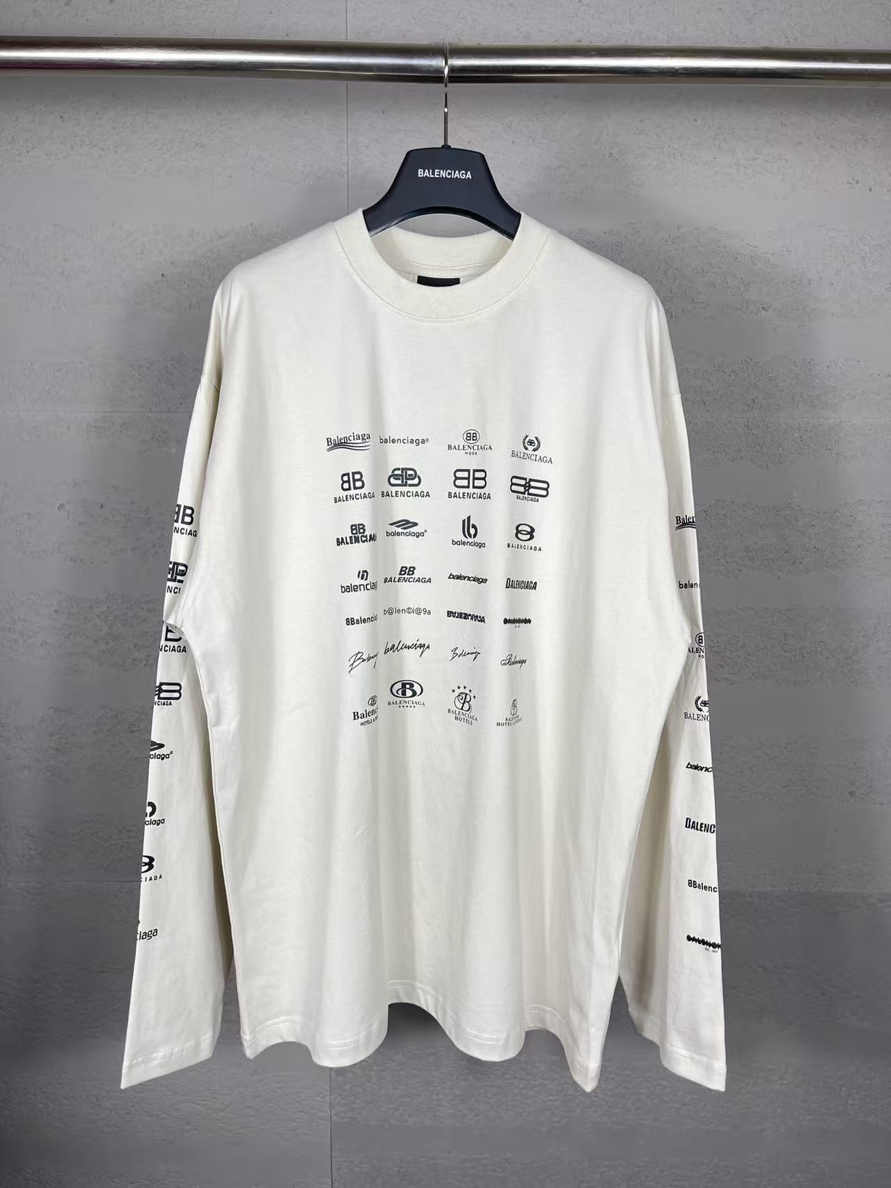Balenciaga Hoodie — 4d90af60 angle 1