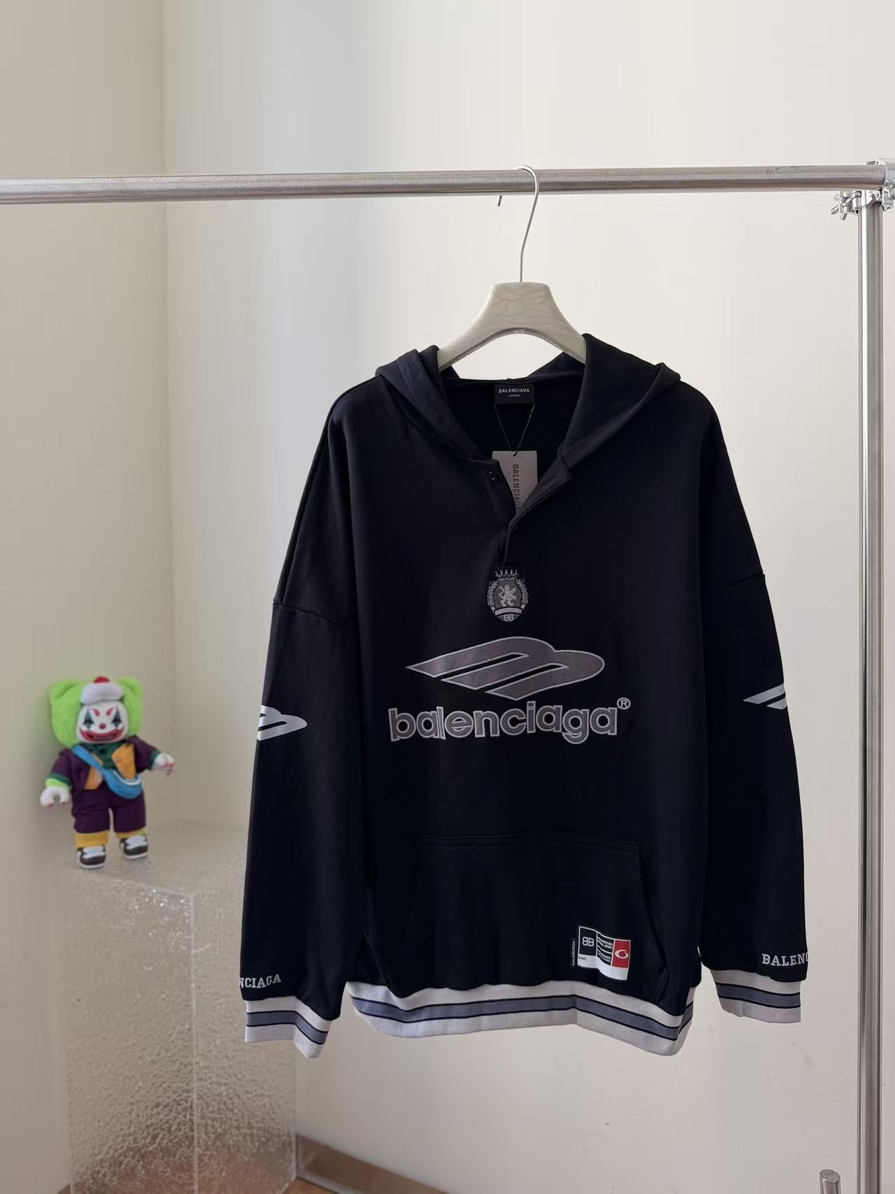 Balenciaga Hoodie — bbf9c307 angle 1
