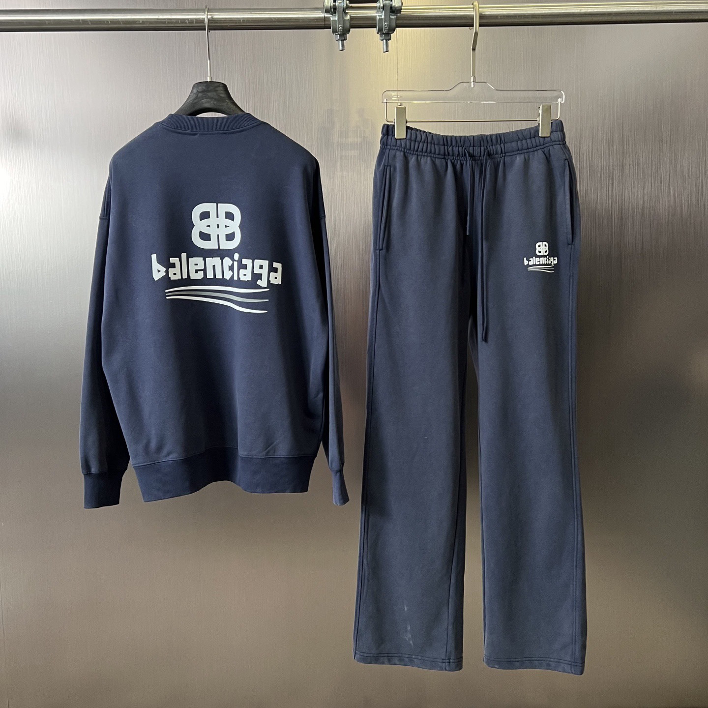 Balenciaga Hoodie — d867d974 angle 1