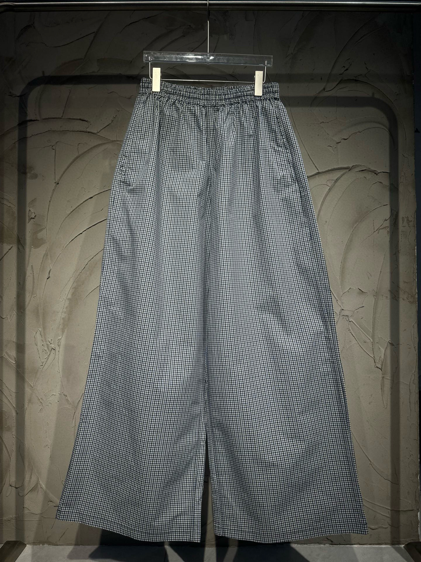 Balenciaga Pants — 4bbed370 angle 1