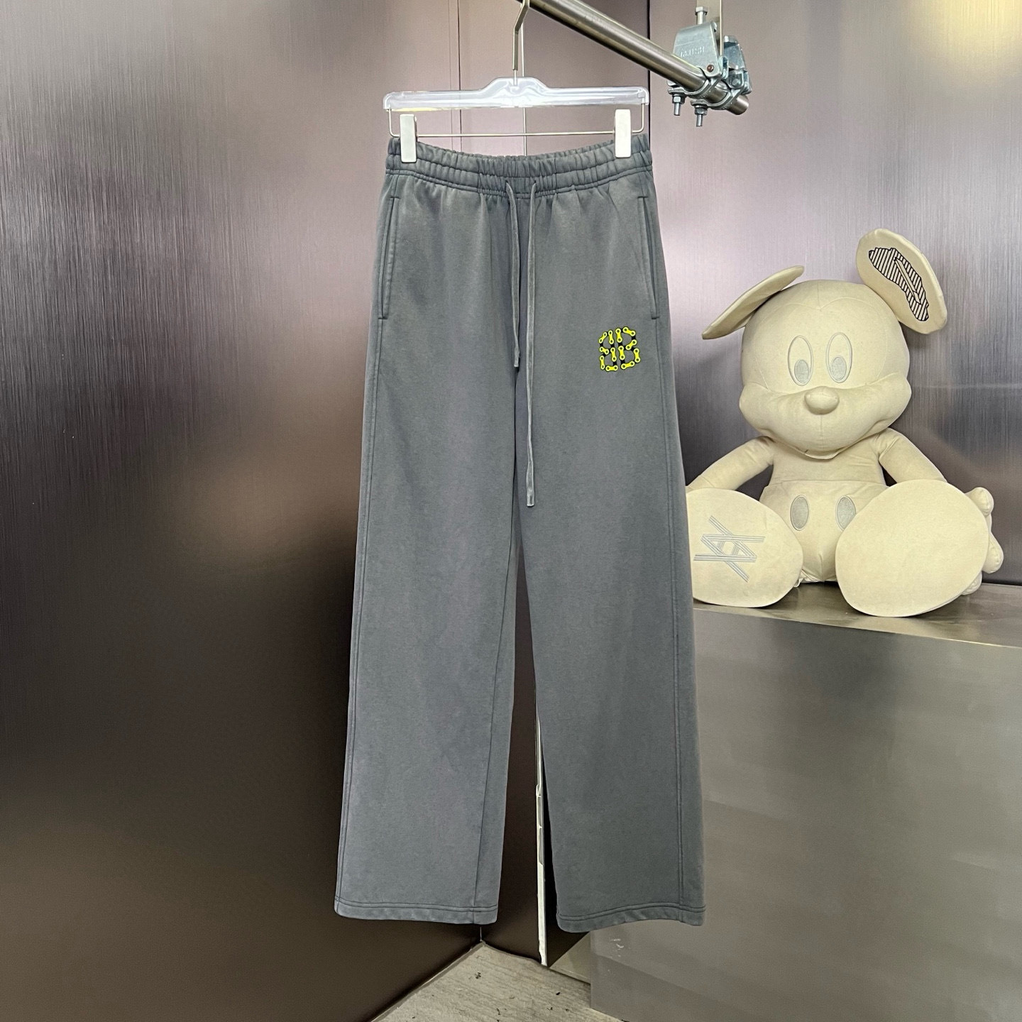 Balenciaga Pants — b56ca179 angle 1