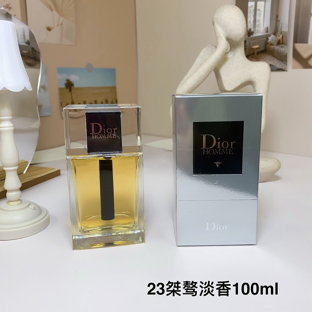 Cologne f92048af Angle 1