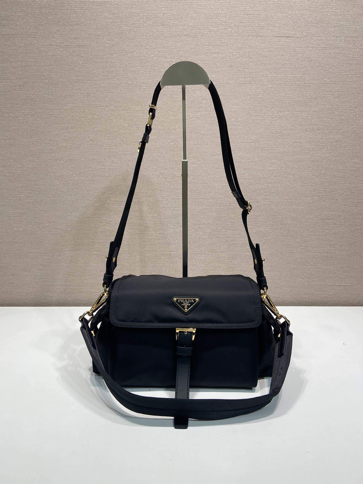 Designer Bags Prada — D394 angle 1