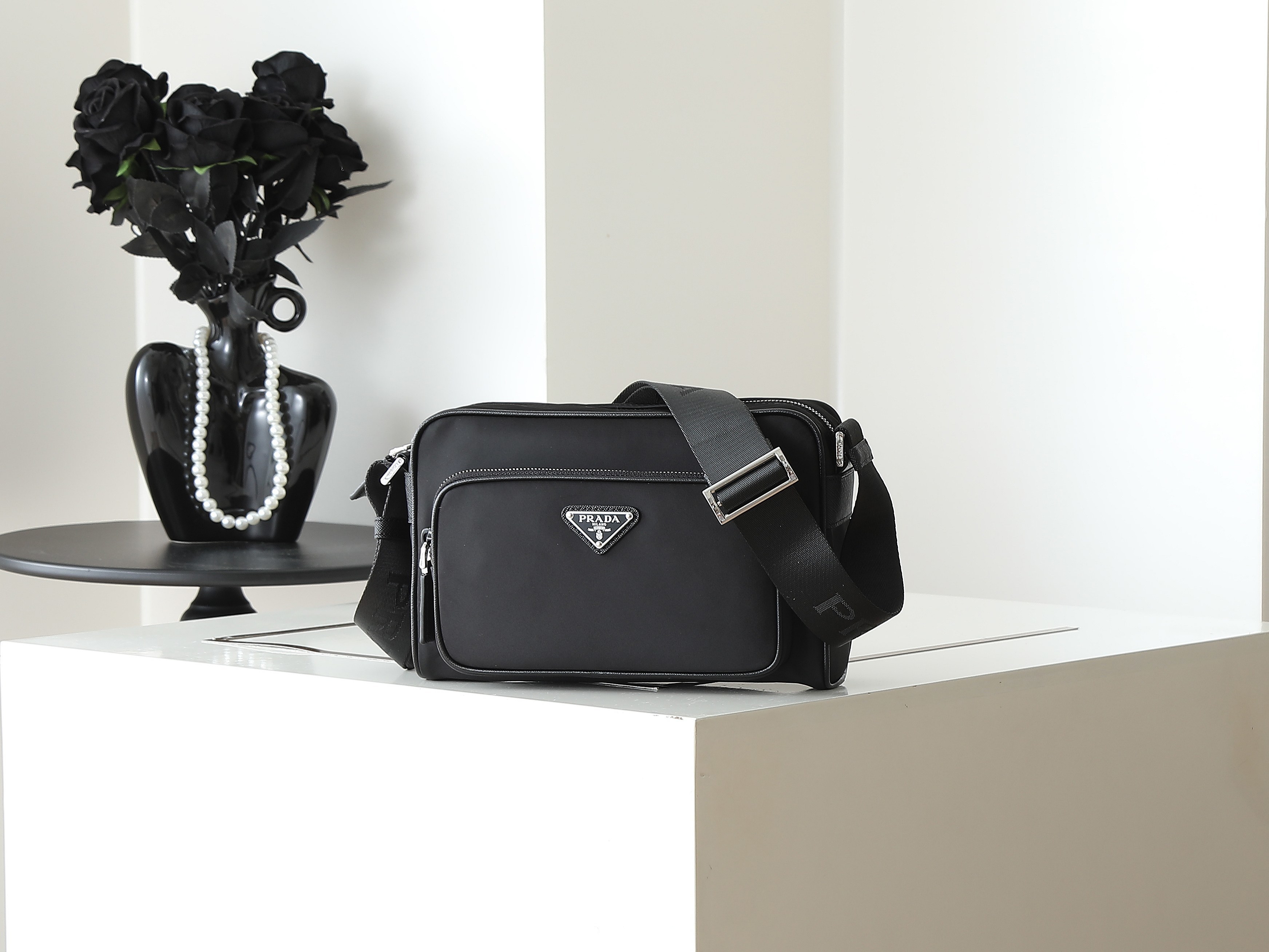 Designer Bags Prada — H190-1 angle 1