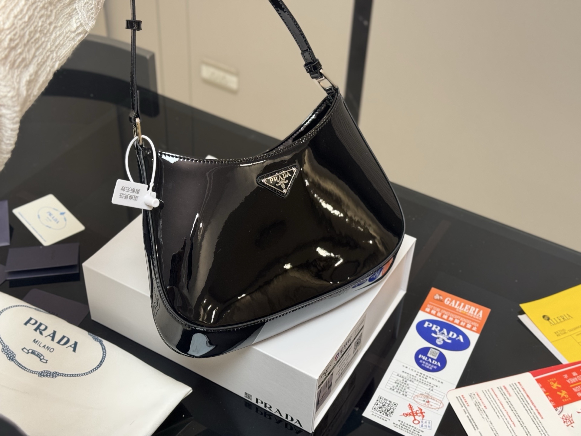 Designer Bags Prada — U160 angle 1