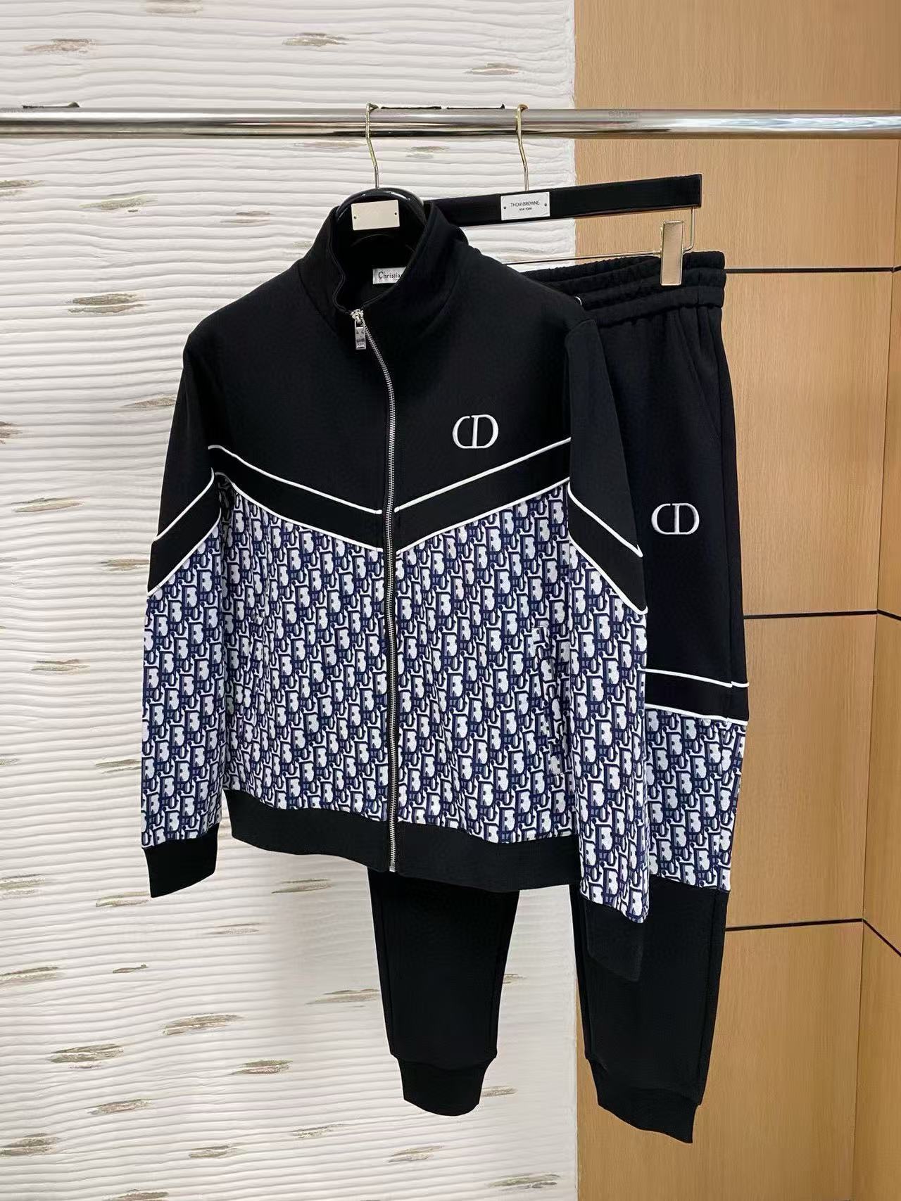 Dior Hoodie — 863ce83d angle 1