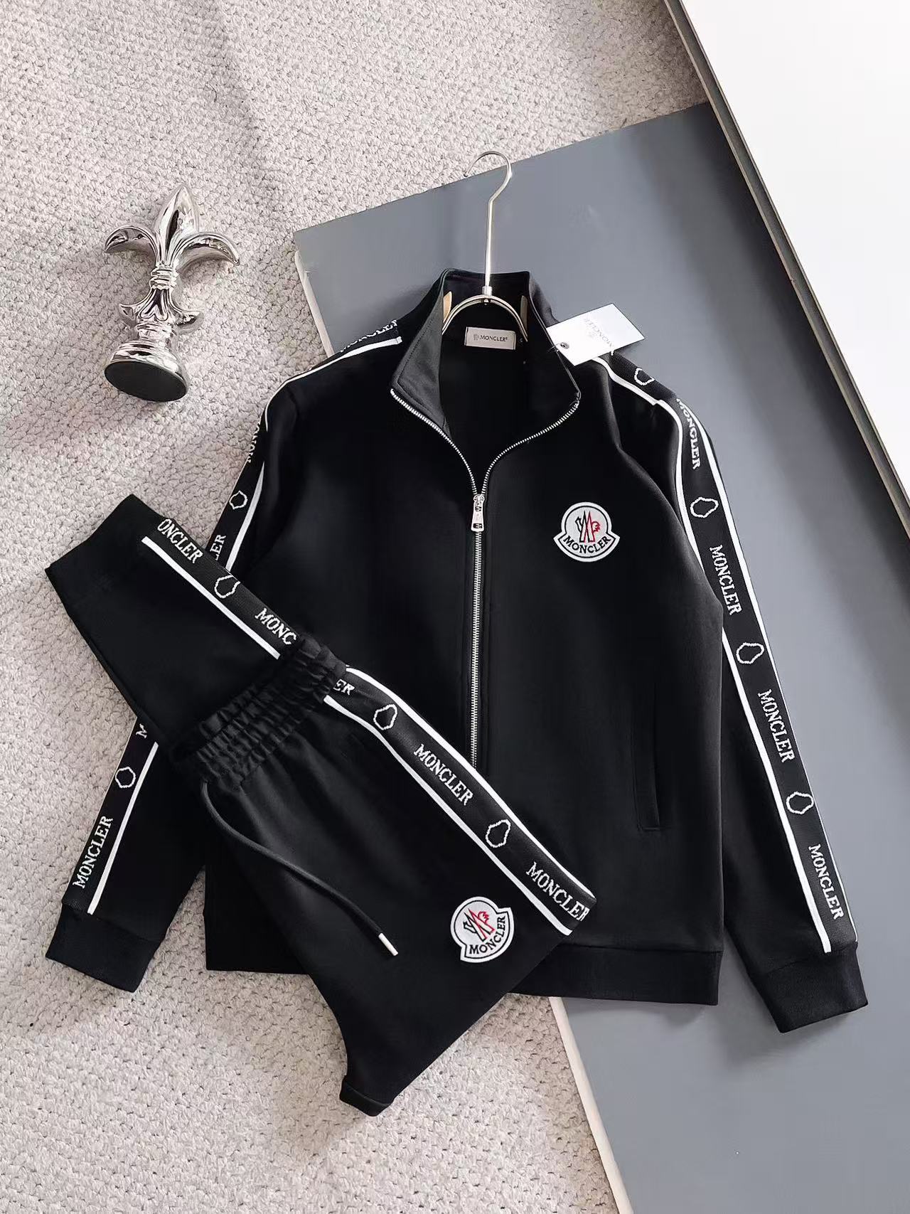 Moncler Hoodie — d05c498d angle 1