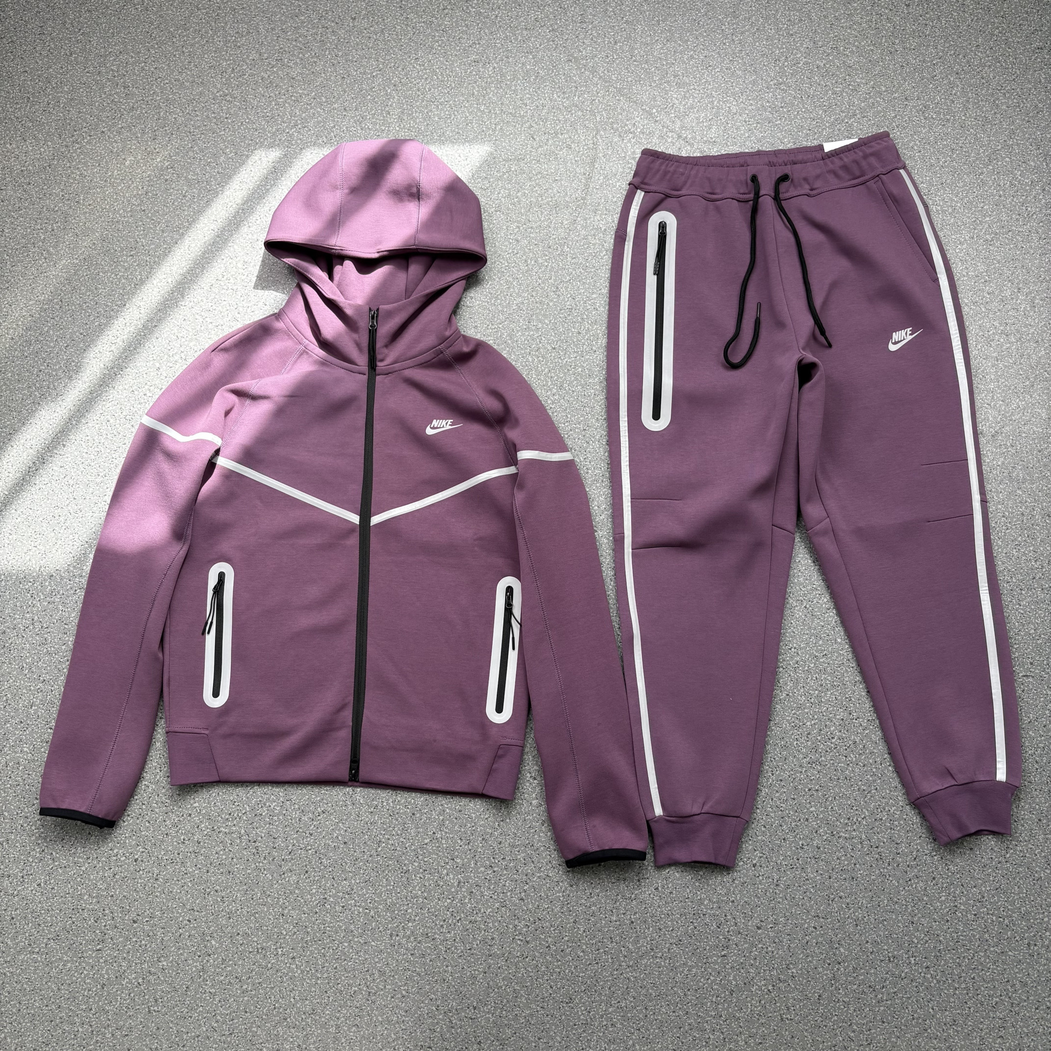 Nike Hoodie — ba474f3b angle 1