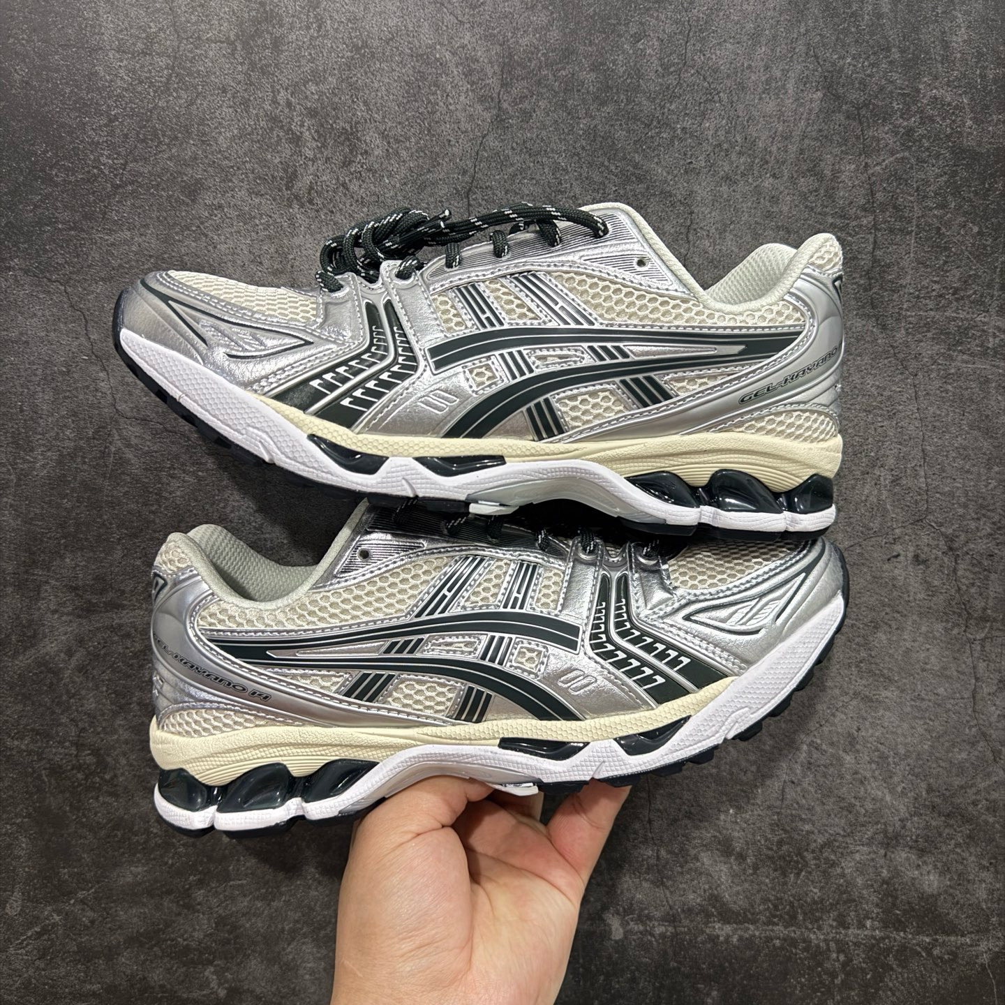 Shoe Ascics — d6bff9e6 angle 1