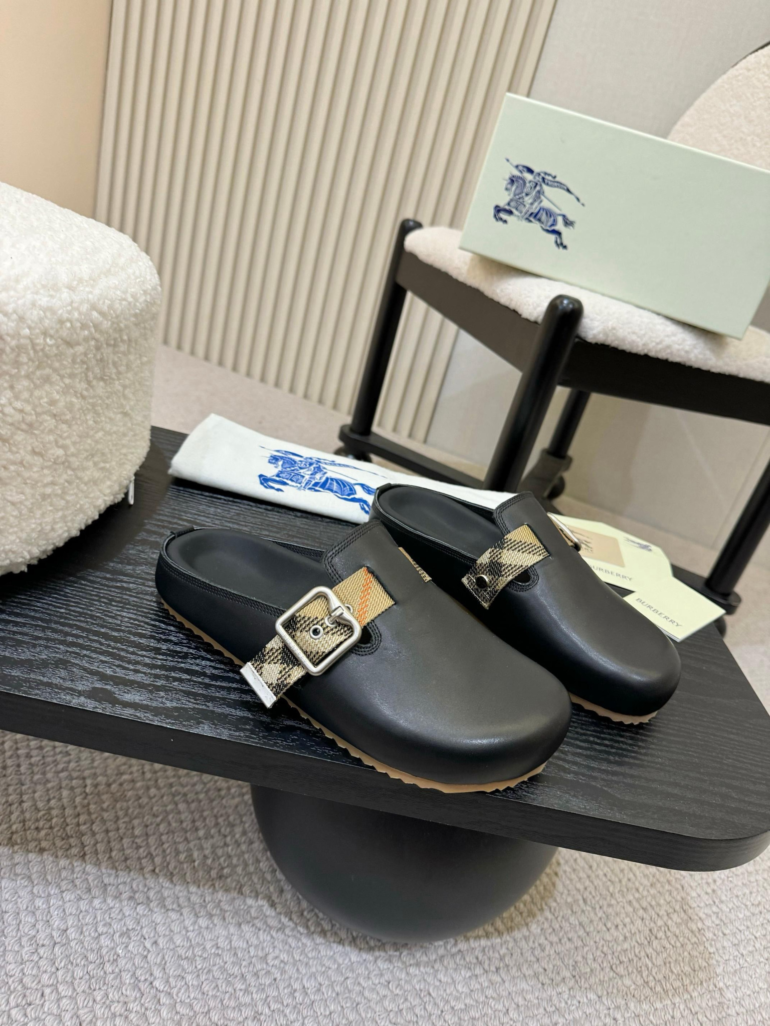 Shoe Burberry shoes — d86c2c08 angle 1