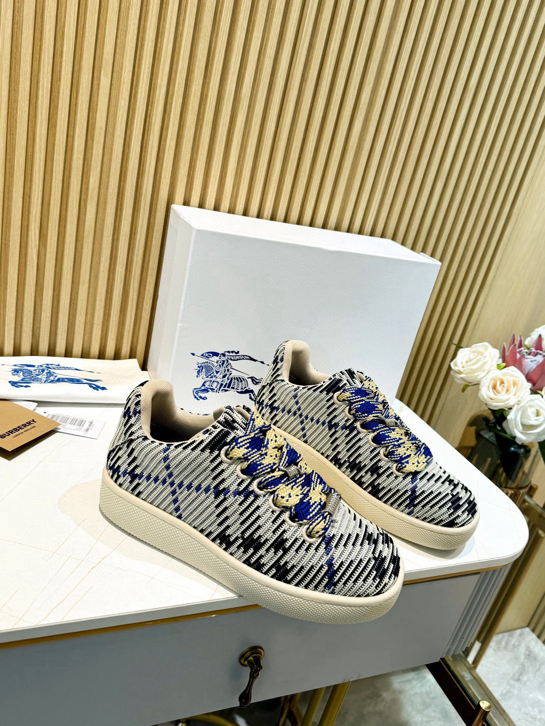 Shoe Burberry shoes — e53bc1e0 angle 1