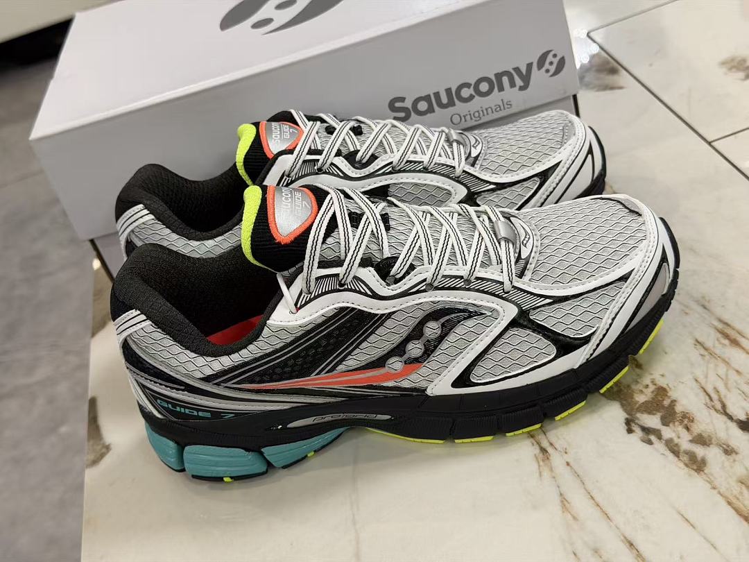 Shoe Saucony — 130aef3a angle 1