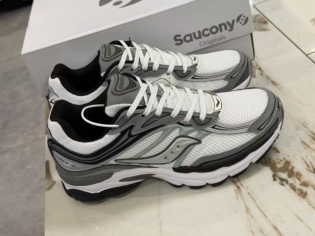 Shoe Saucony — 144d250b angle 1