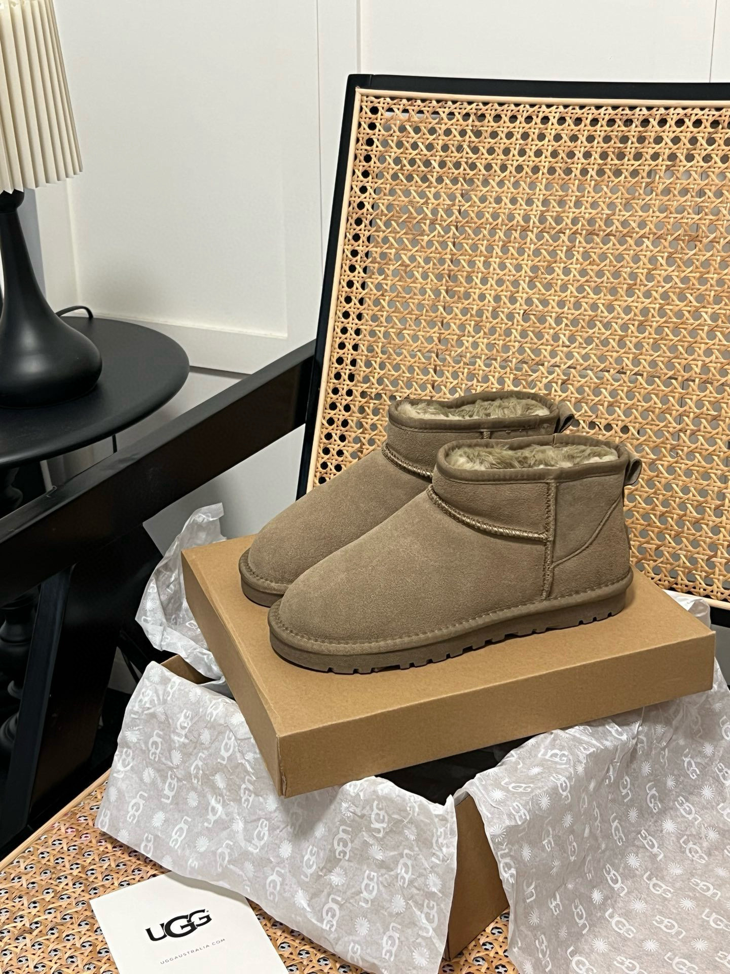 Shoe Ugg series — 82ecb905 angle 1
