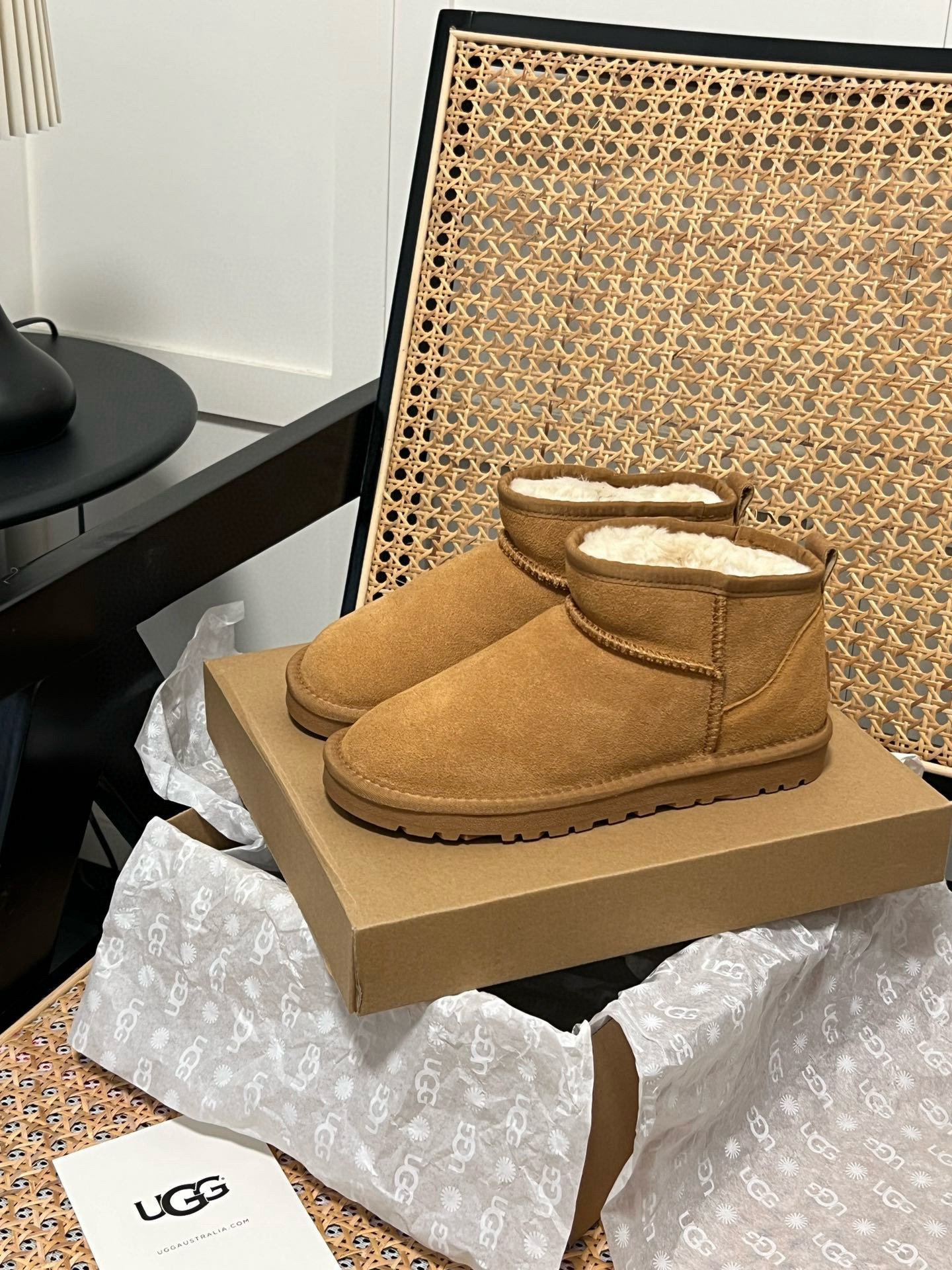 Shoe Ugg series — d175d4b3 angle 1