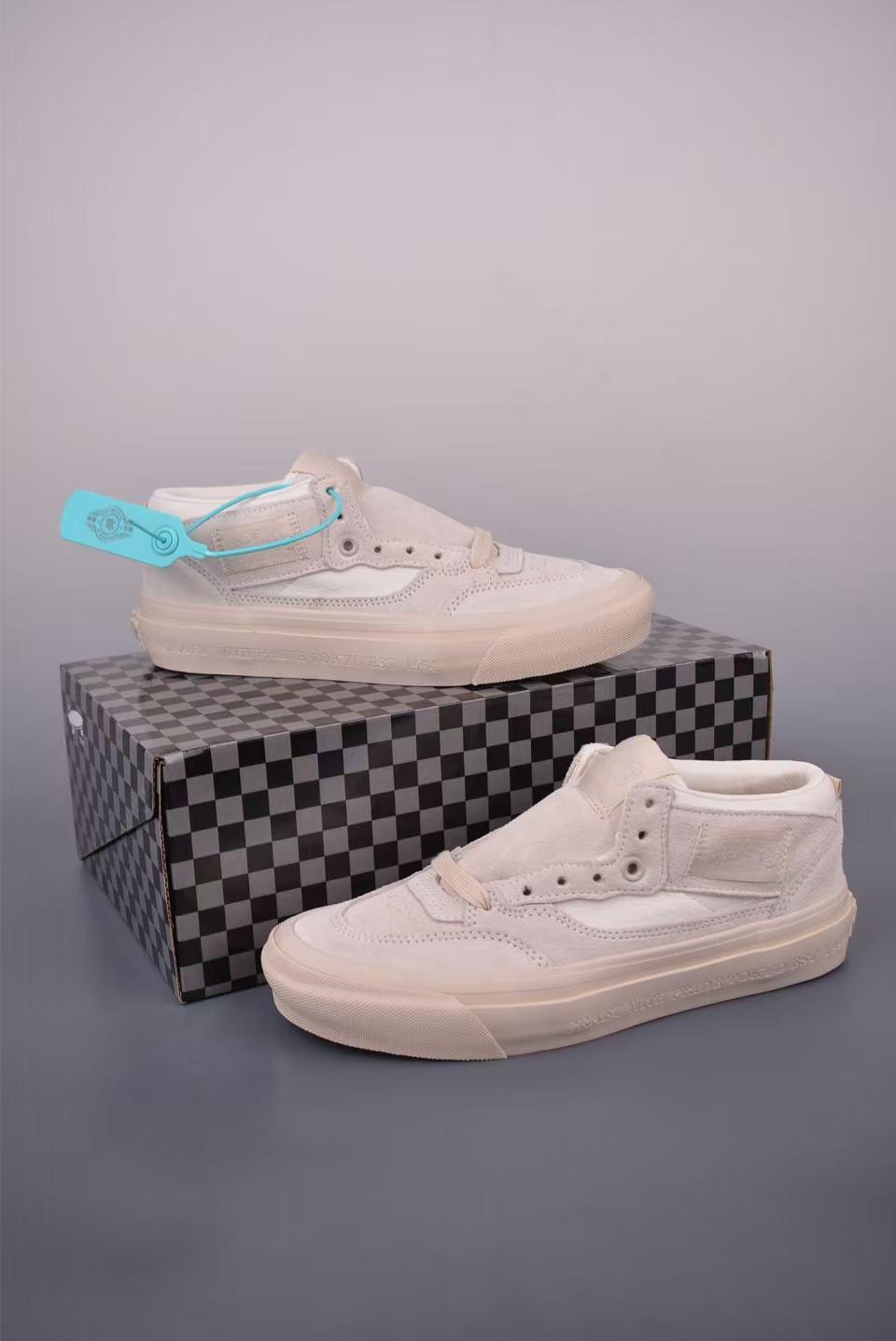 Shoe Vans Old Skool shoes — 06dffc17 angle 1