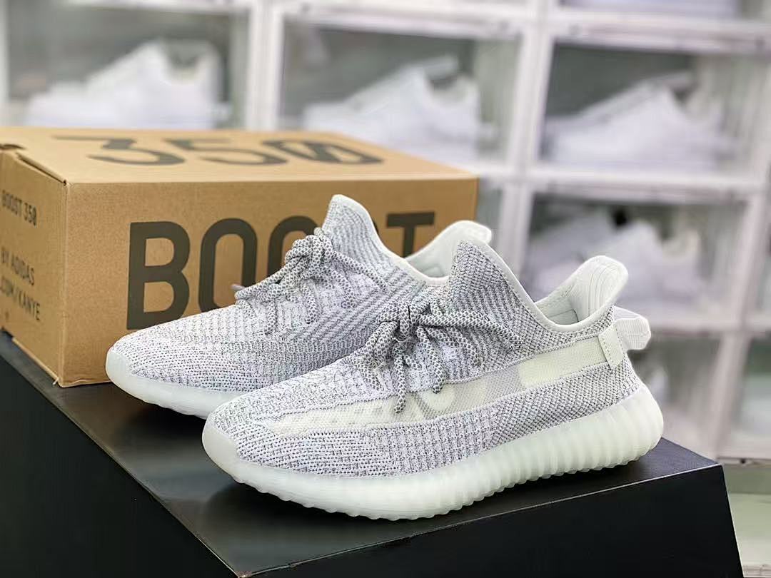 Shoe YEEZY — 17739c74 angle 1