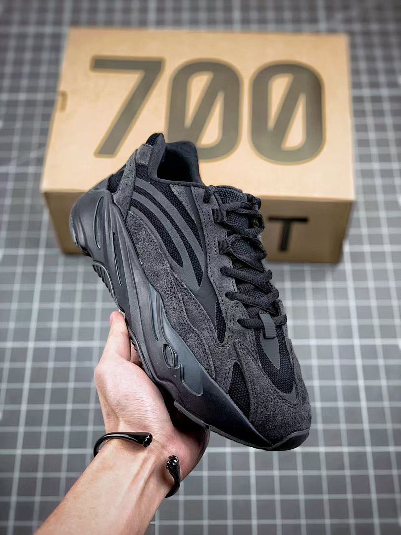 Shoe YEEZY — 7d84357d angle 1