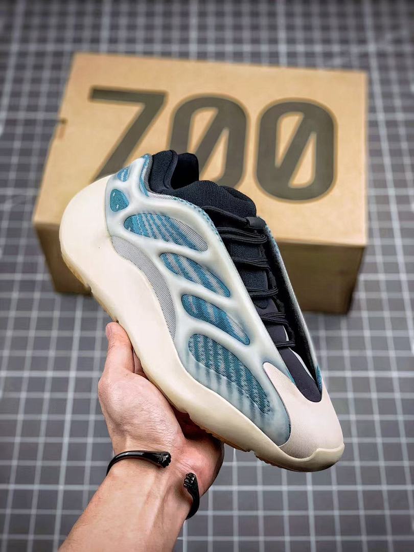 Shoe YEEZY — b04b12eb angle 1