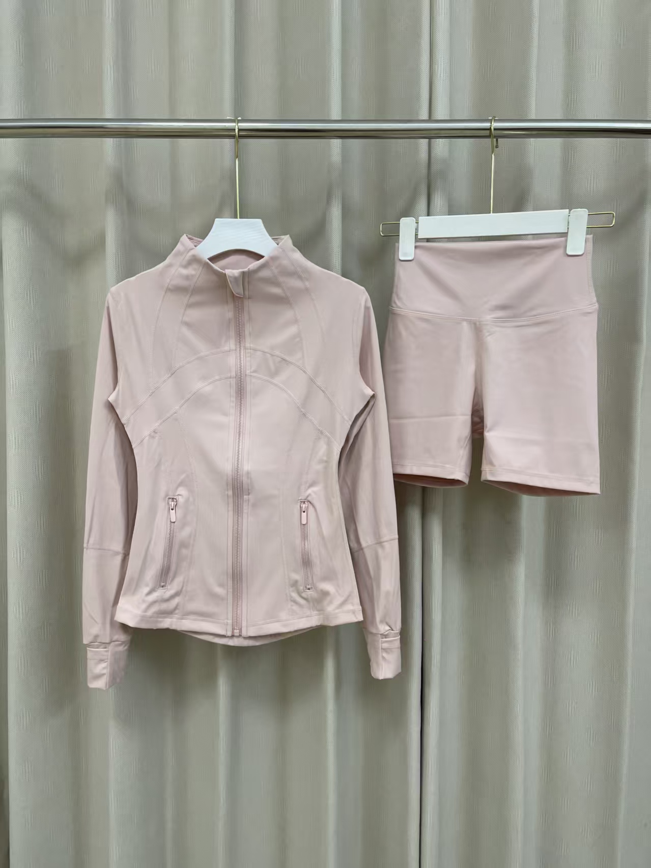 lululemon Hoodie — 186225a2 angle 1