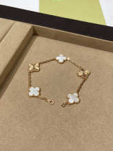 Accessories Necklaces — c8b09f9c