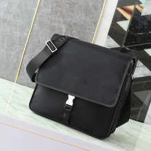 Designer Bags Prada — d166-1